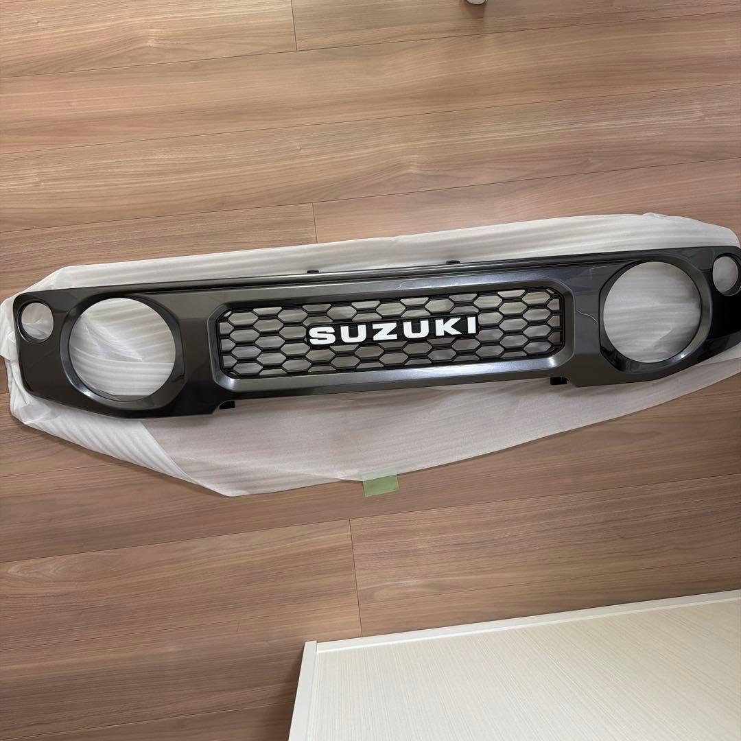 SUZUKI純正オプションフロントグリル ジムニー用　ガンメタ