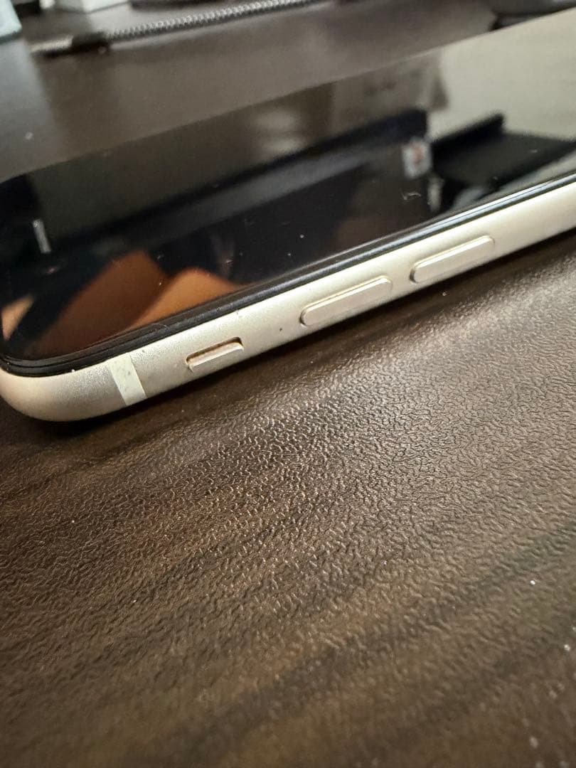 iPhoneSE 第3世代 64G スターライト SIMフリー