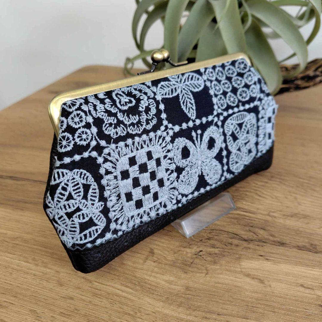 ミナペルホネン/forest tileフォレストタイルネイビー/がま口長財布本革