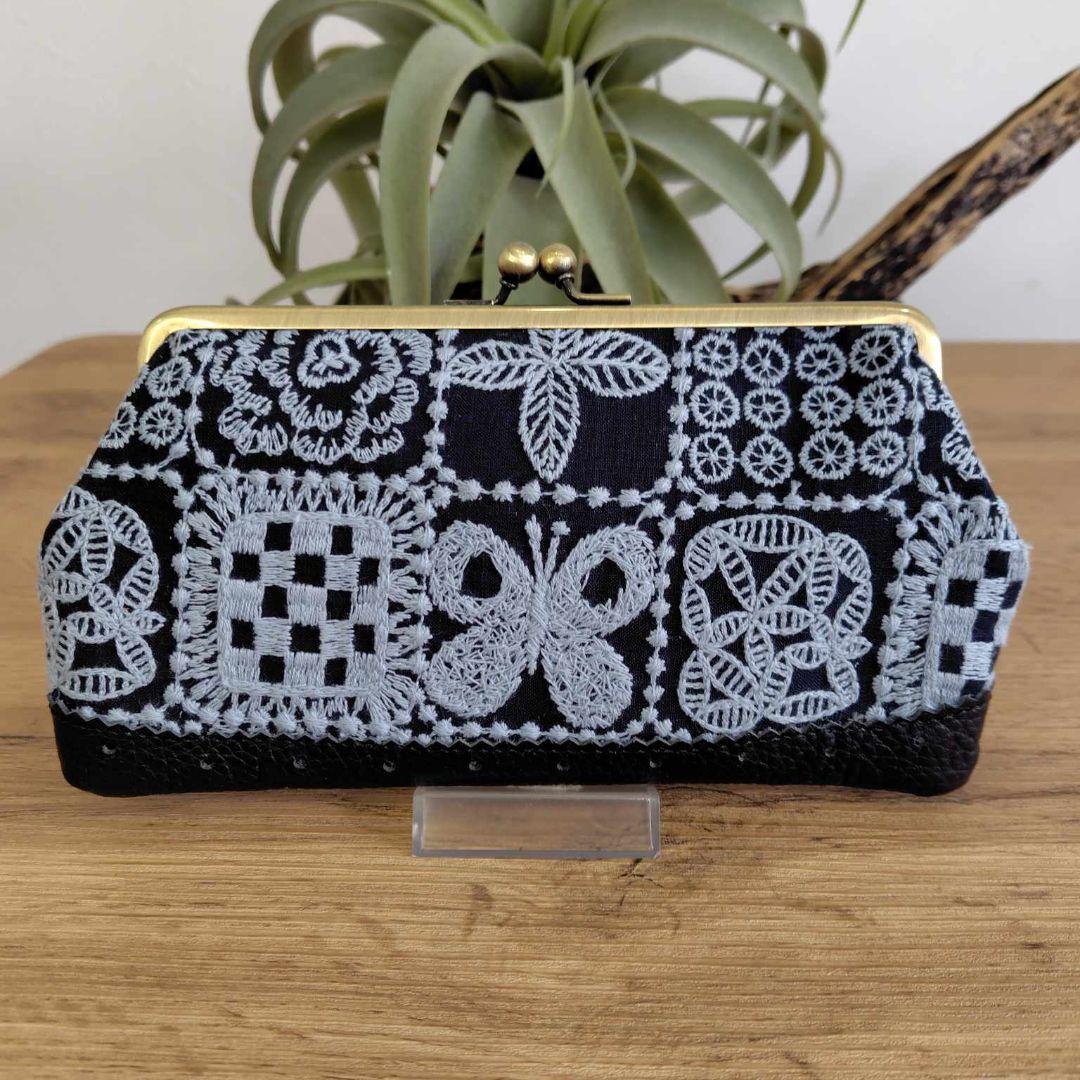 ミナペルホネン/forest tileフォレストタイルネイビー/がま口長財布本革