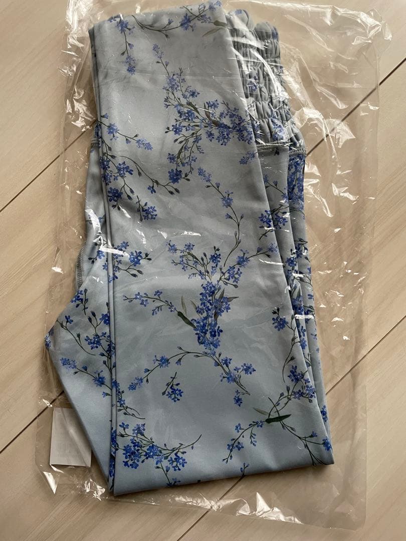 【新品未使用】SUKALA スプリングフラワーシャーリングレギンス S