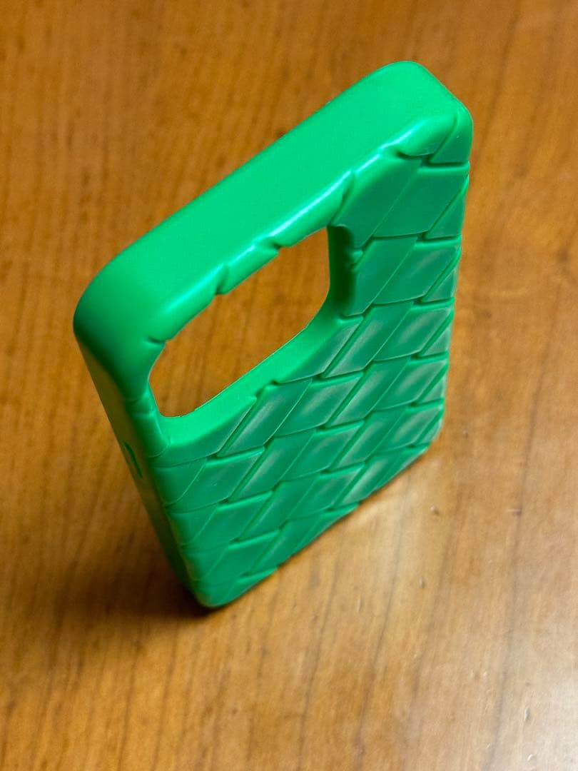 ボッテガヴェネタ iPhone15proケース レインチャート グリーン