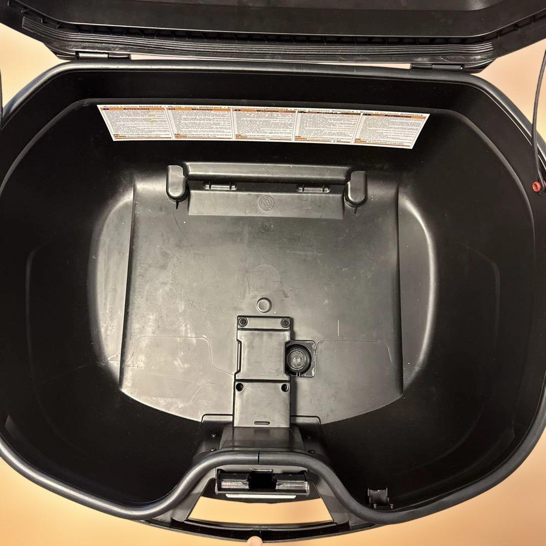 美品　GIVI BLADE リアボックス　モノロック　ジビ　47L