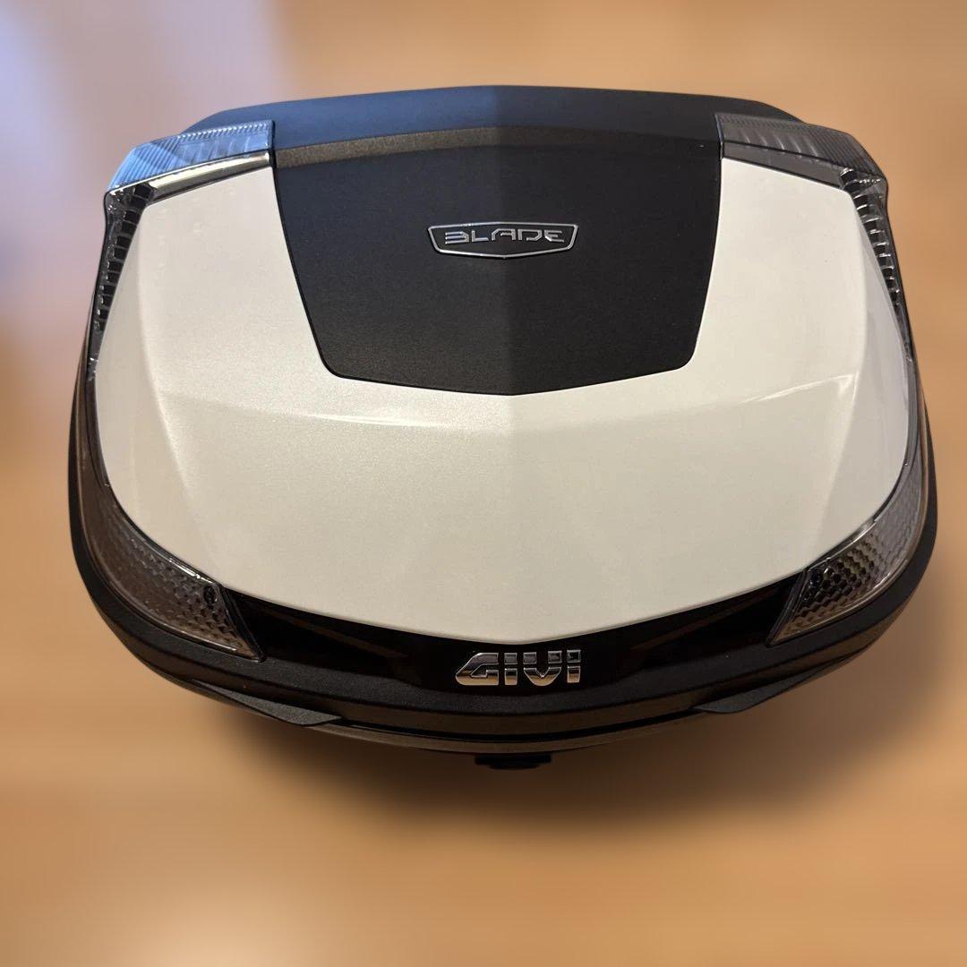 美品　GIVI BLADE リアボックス　モノロック　ジビ　47L