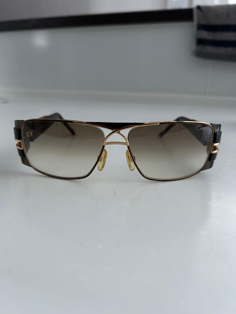 Cazal スクエアサングラス ブラック/ゴールド