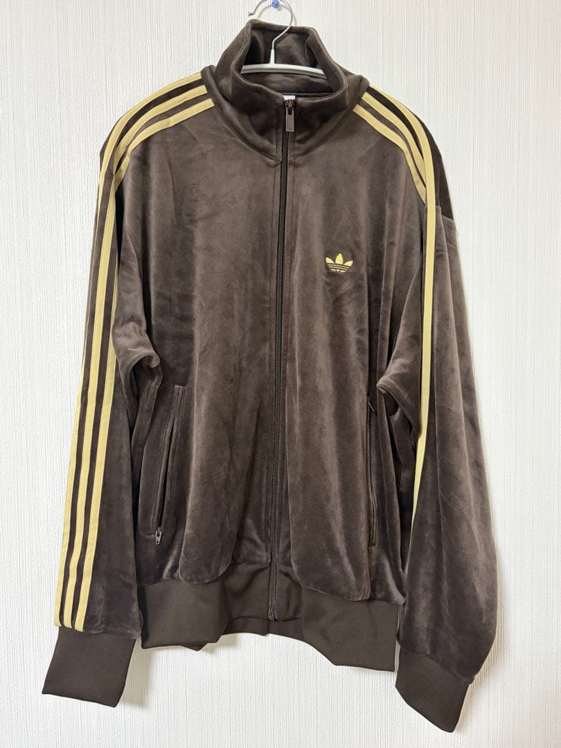 adidas ファイヤーバード ベロア トラックトップ ダークブラウン