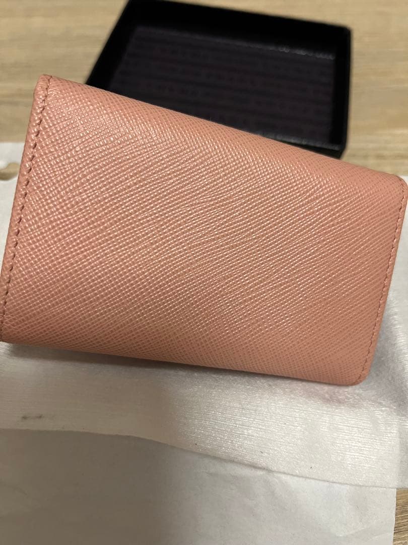 PRADA ピンク キーケース フラップ付き