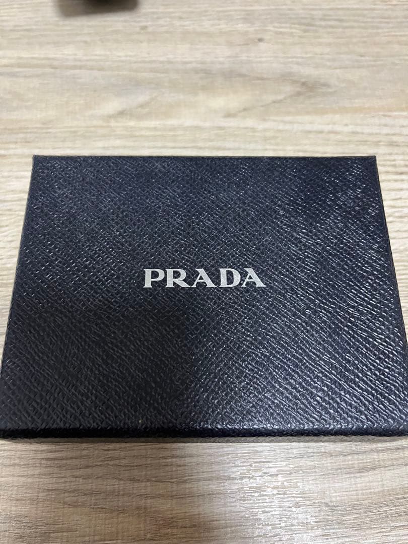 PRADA ピンク キーケース フラップ付き