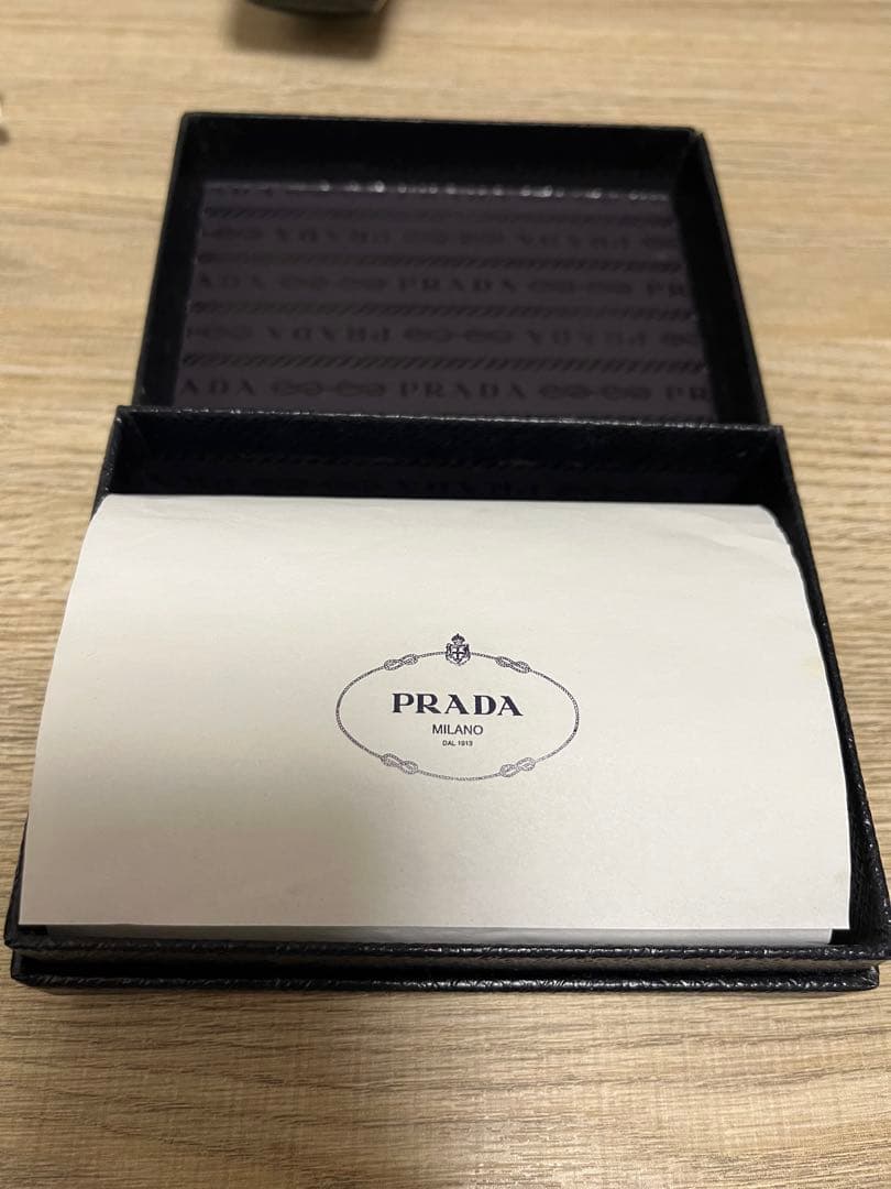 PRADA ピンク キーケース フラップ付き