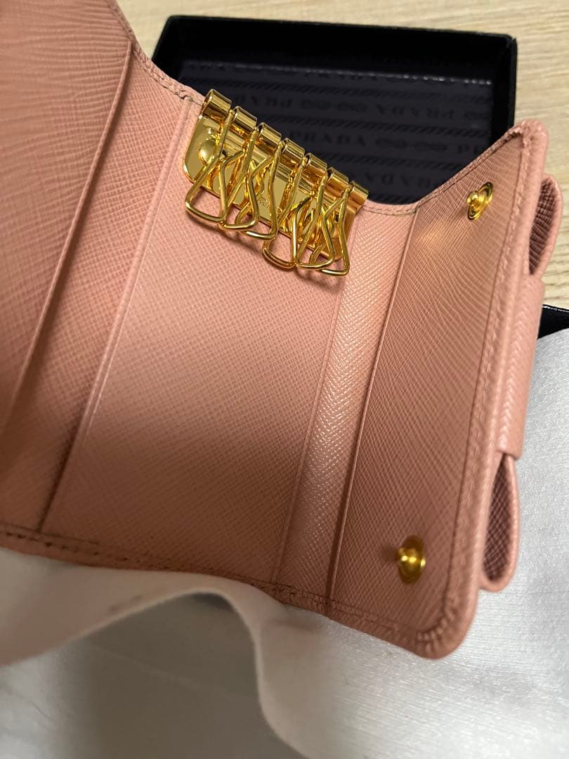 PRADA ピンク キーケース フラップ付き