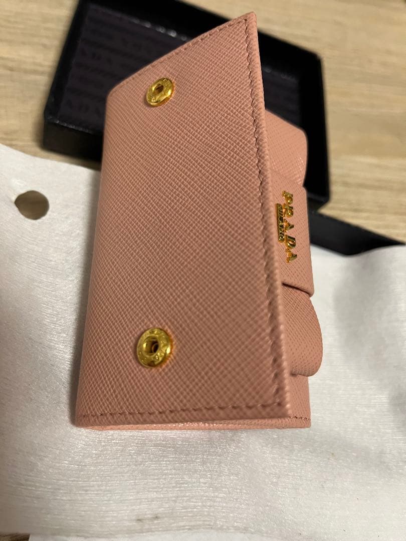 PRADA ピンク キーケース フラップ付き