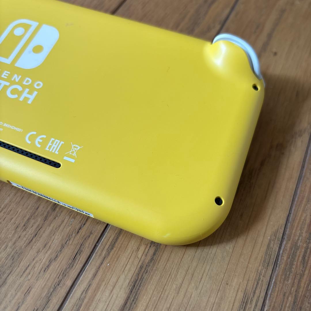 Nintendo Switch Light / イエロー
