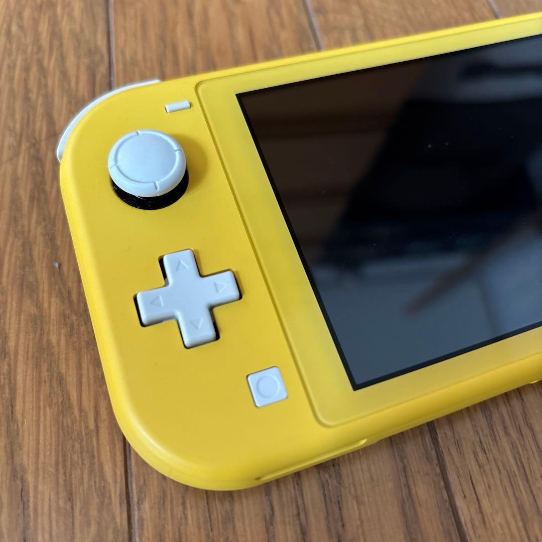 Nintendo Switch Light / イエロー