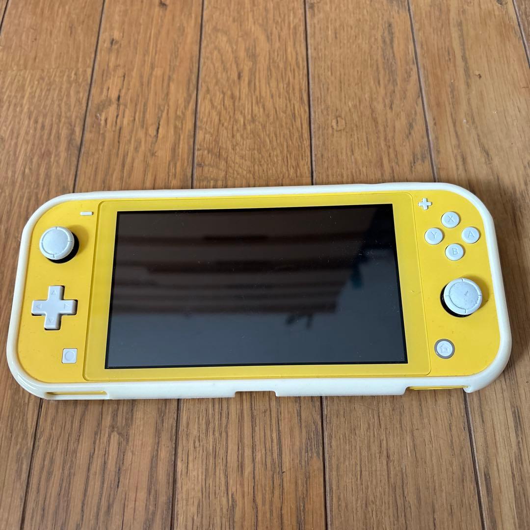 Nintendo Switch Light / イエロー