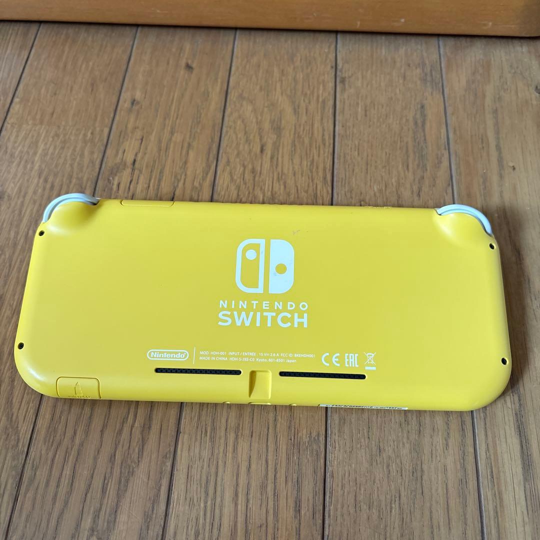 Nintendo Switch Light / イエロー