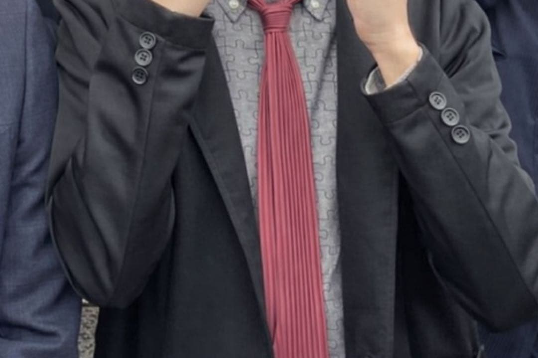 HOMME PLISSÉ バーガンディ ネクタイ 専用ケース付き