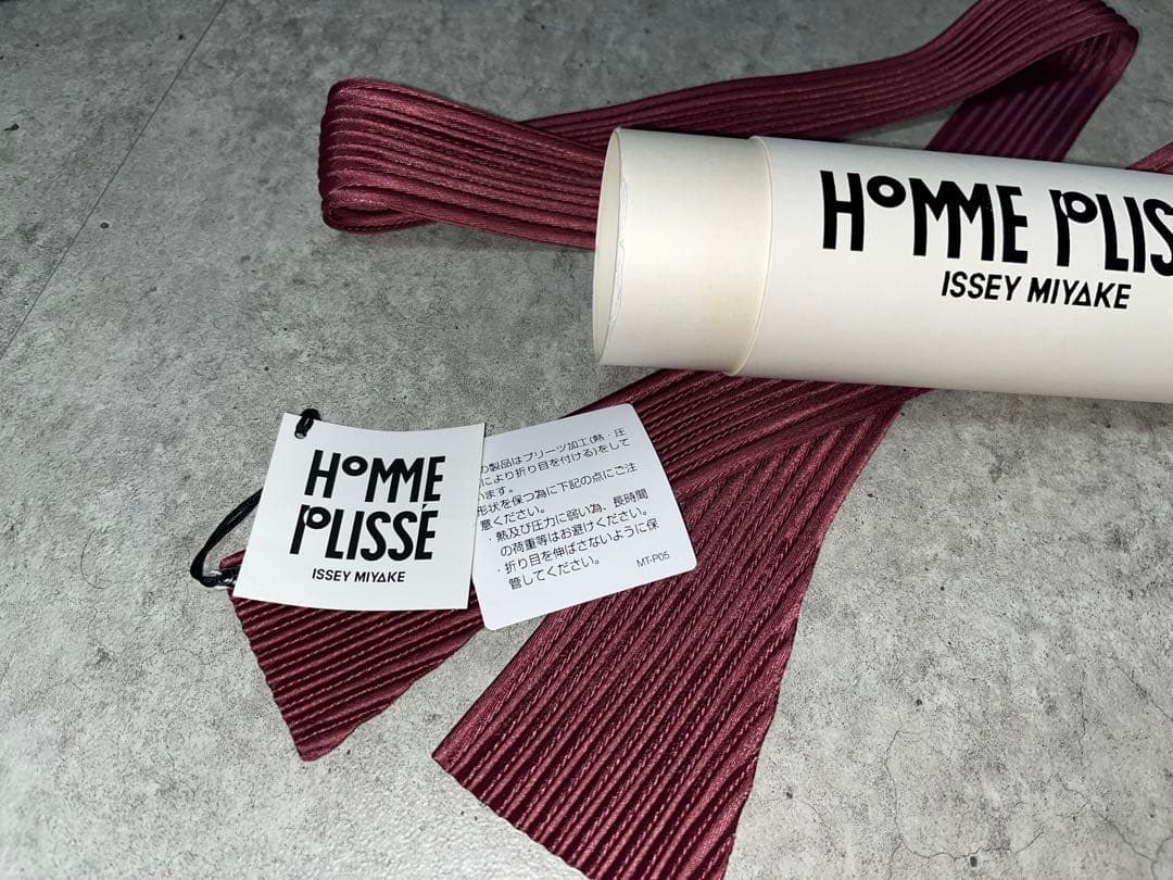 HOMME PLISSÉ バーガンディ ネクタイ 専用ケース付き