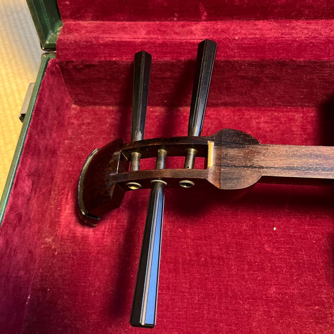 細棹三味線。男性用。舞台用。紅木製の三分割