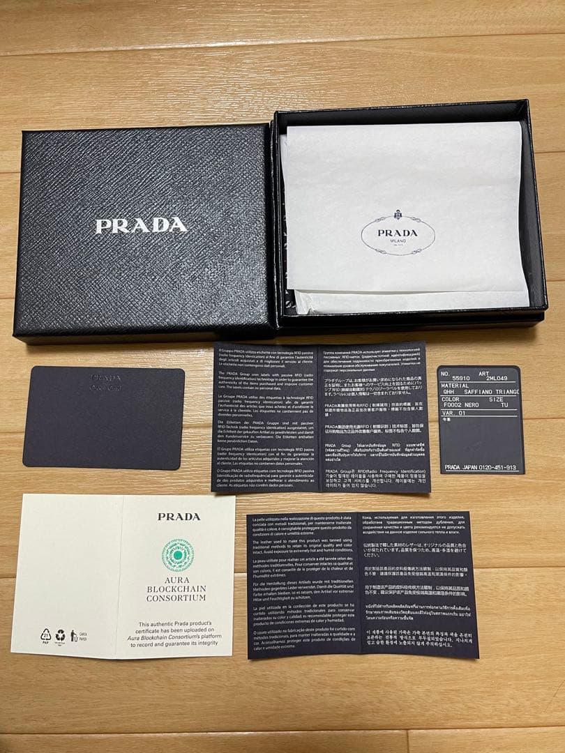 【最終値下げ】PRADA ブラック 二つ折り財布 サフィアーノレザー