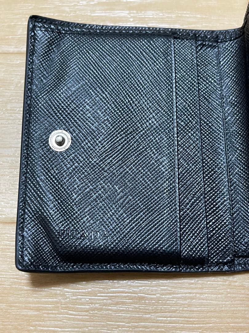 【最終値下げ】PRADA ブラック 二つ折り財布 サフィアーノレザー