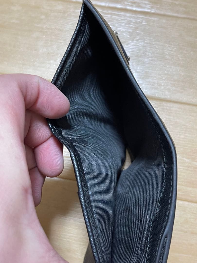 【最終値下げ】PRADA ブラック 二つ折り財布 サフィアーノレザー