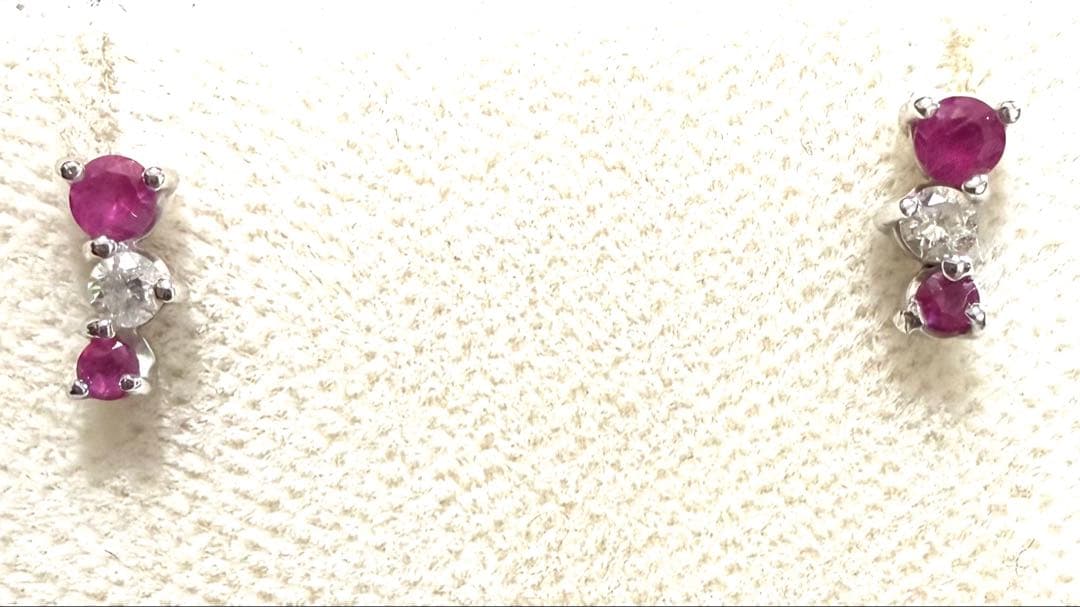 ★k18WG ルビー ダイヤスリーストーンピアス★