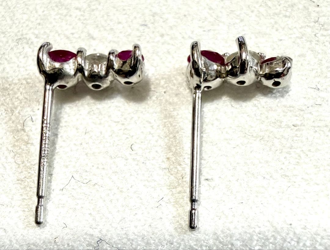 ★k18WG ルビー ダイヤスリーストーンピアス★