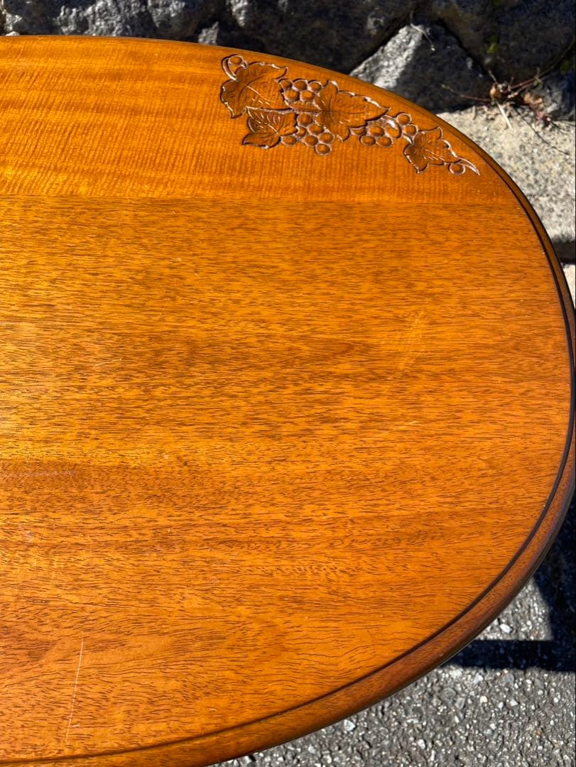 楕円形木製テーブル 彫刻入り　テーブル