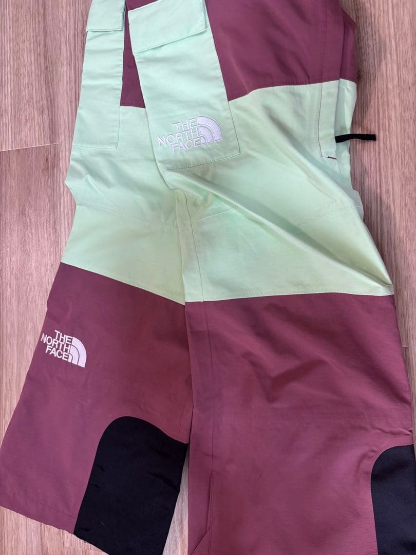 ノースフェイス　レディース　スキー　スノボージャケット　ビブパンツ Mサイズ