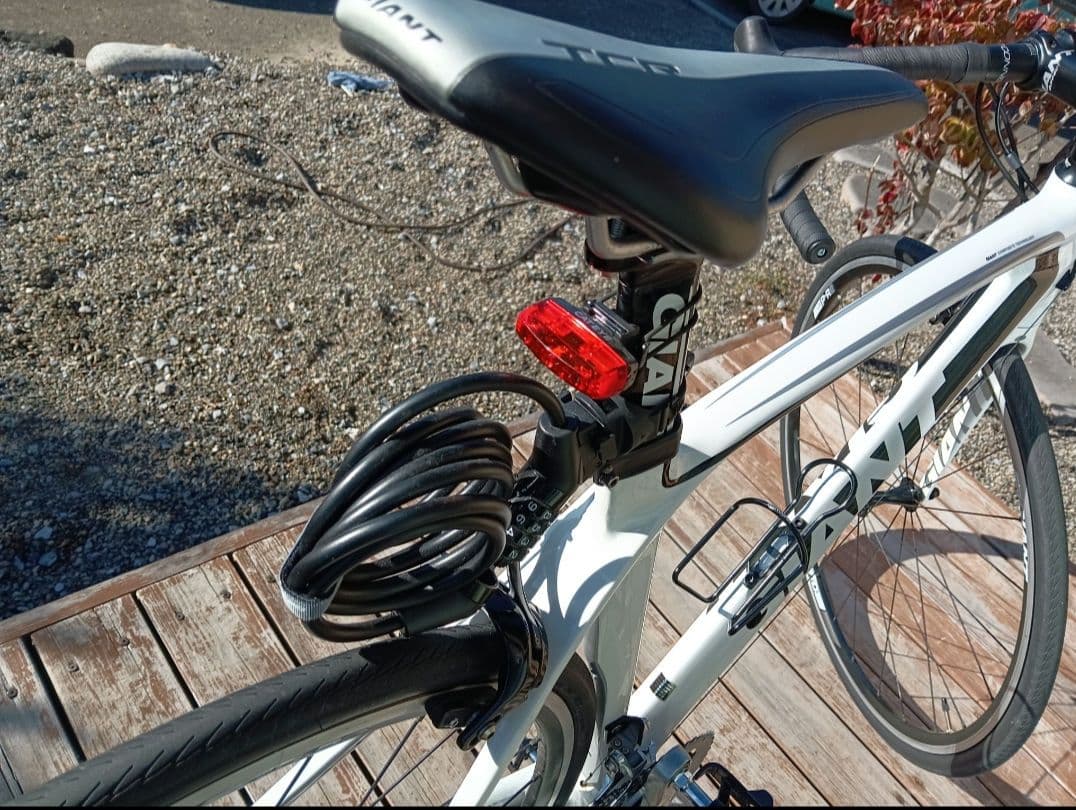 GIANT　ロードバイク　白