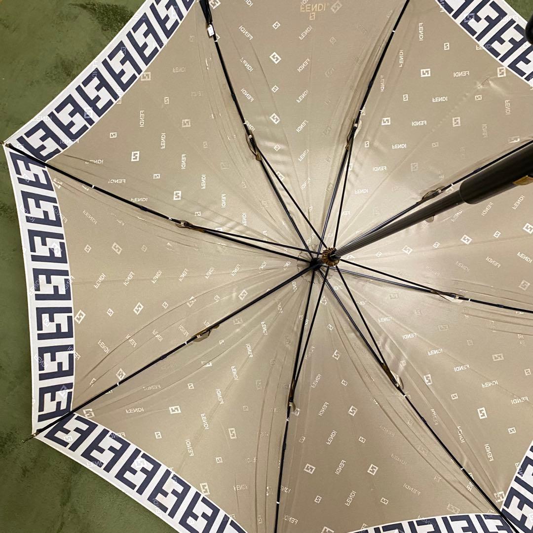 超美品 フェンディ 長傘 ズッカ柄 FF イタリア製　雨傘 雨の日が待ち遠しい！