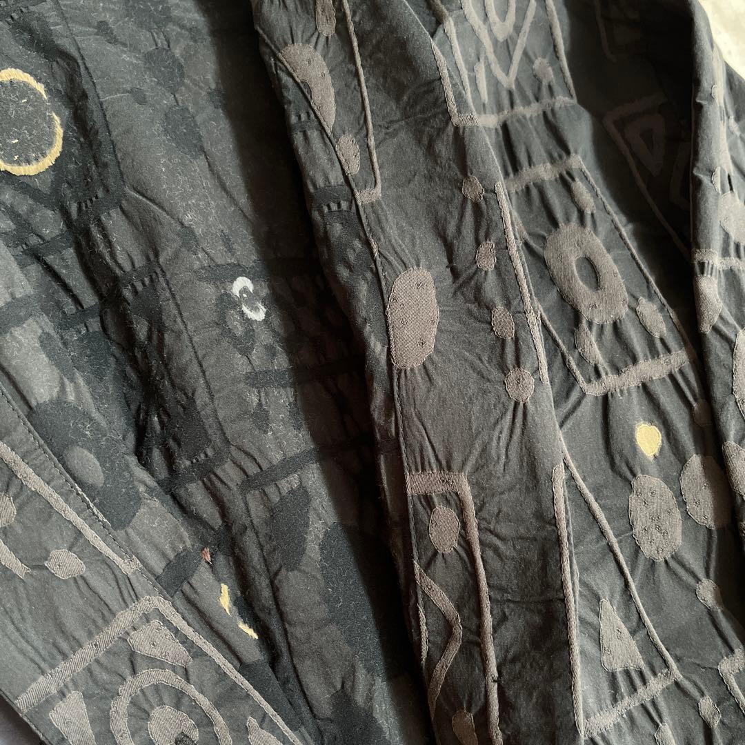 よこしょう 佐藤繊維FUGA FUGA 幾何学模様 ブラック系コート