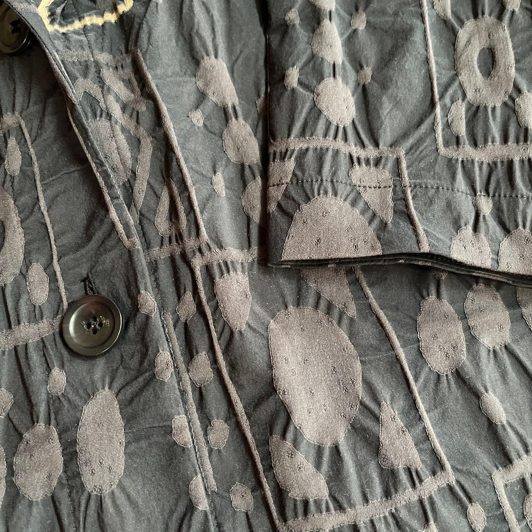 よこしょう 佐藤繊維FUGA FUGA 幾何学模様 ブラック系コート