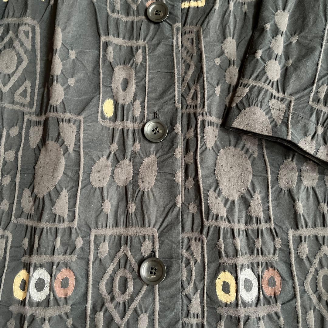 よこしょう 佐藤繊維FUGA FUGA 幾何学模様 ブラック系コート