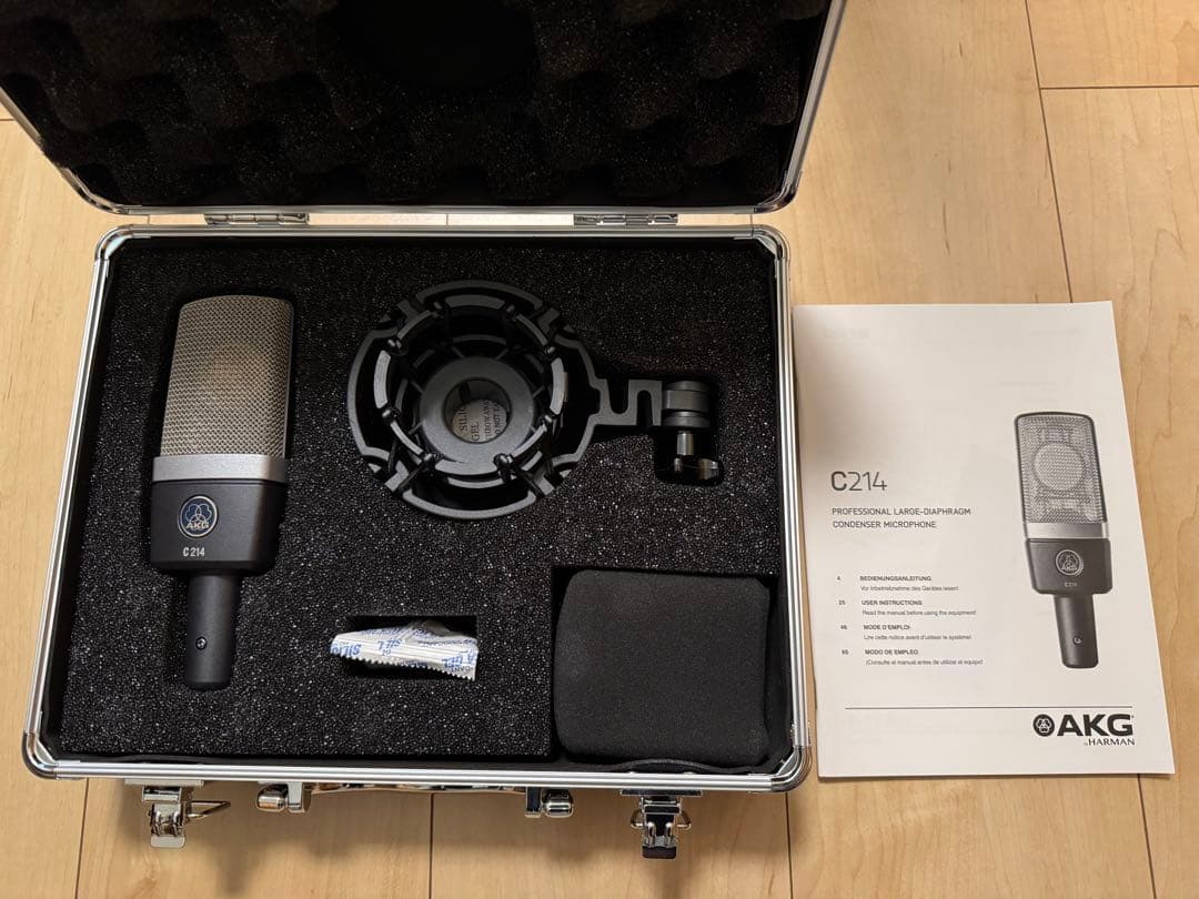 AKG C214 コンデンサーマイク／ケーブル、ポップガード付き