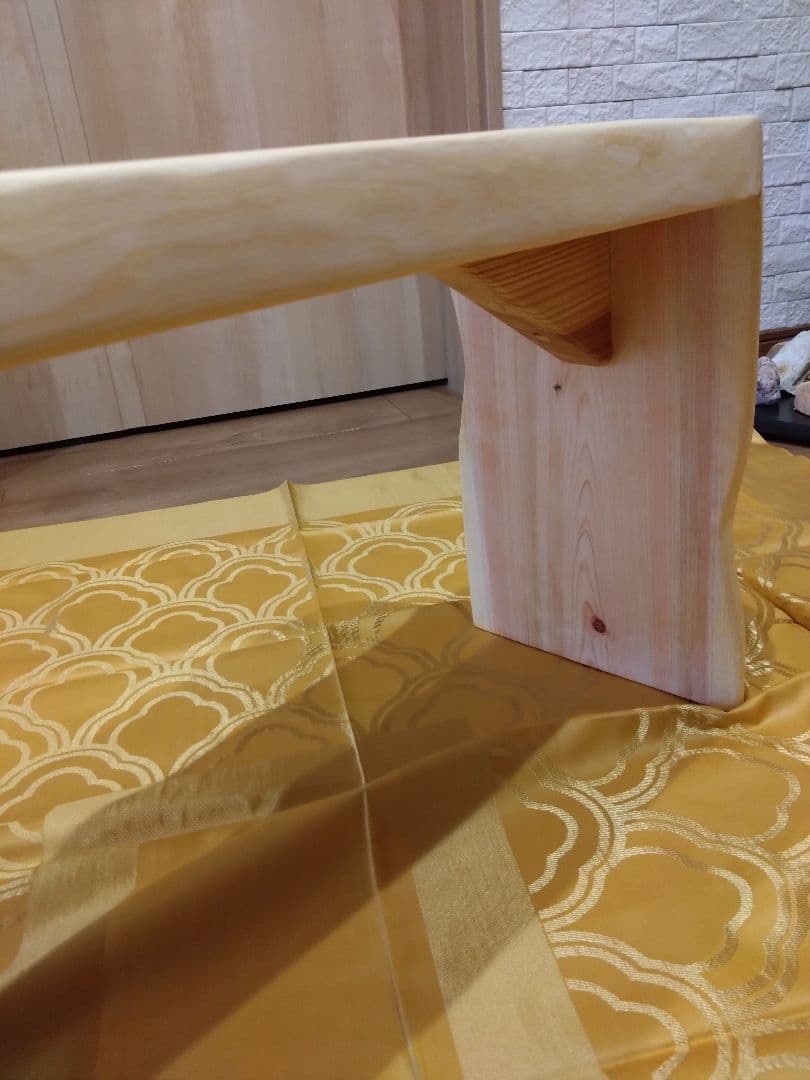 檜のベンチ（70）樹齢約70年、檜の原木の模様、年輪が綺麗ですよ❕脚も同じ檜❕