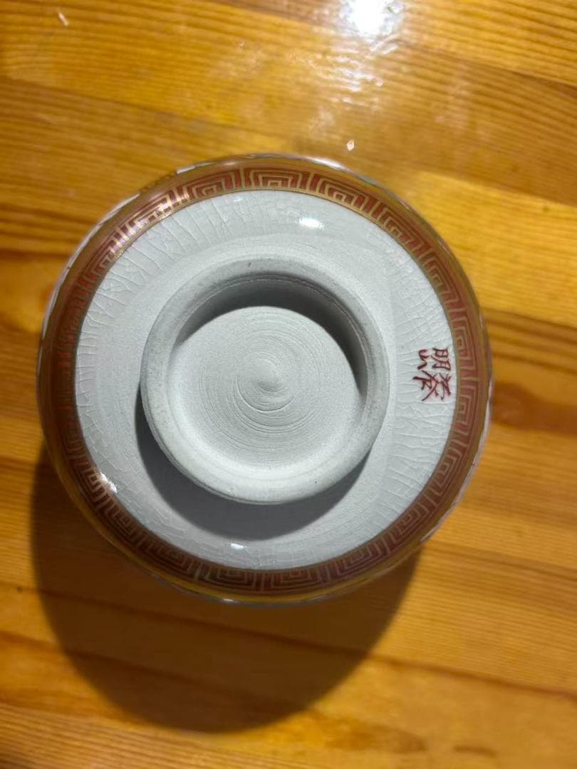 金色の漆器 椀 多彩な人物デザイン