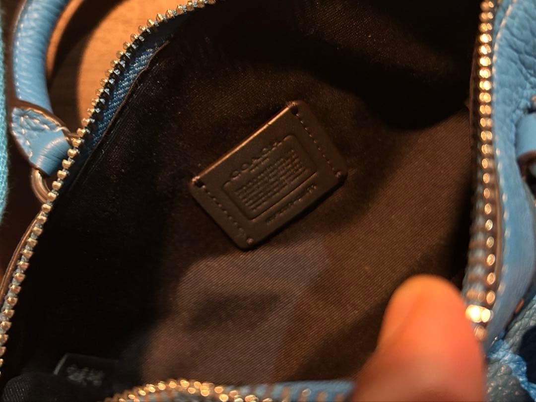 COACH タッセル付きショルダーバッグ