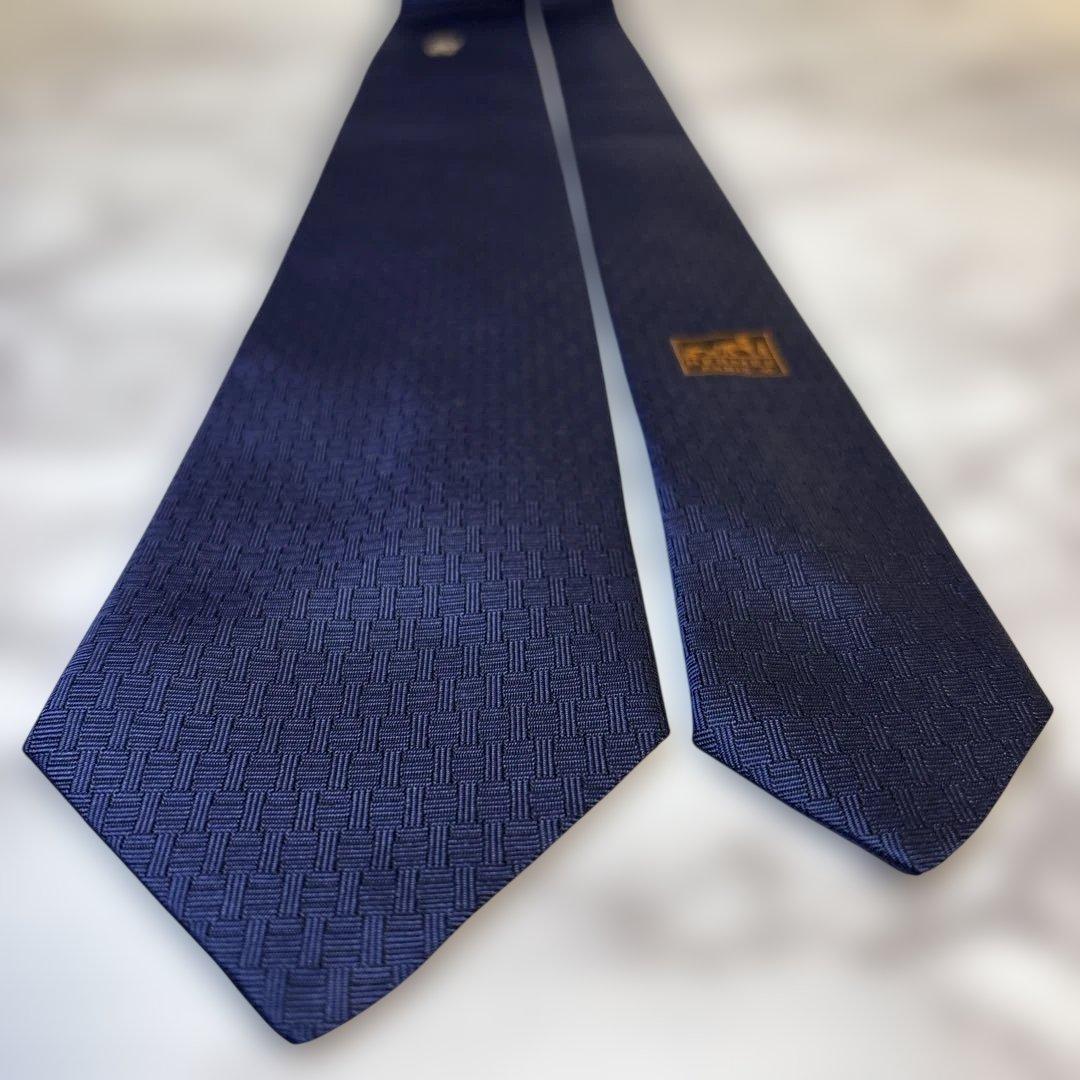 【日本限定品✨】HERMES ネクタイ　ブルー　青　ファソネ　招き猫　刺繍
