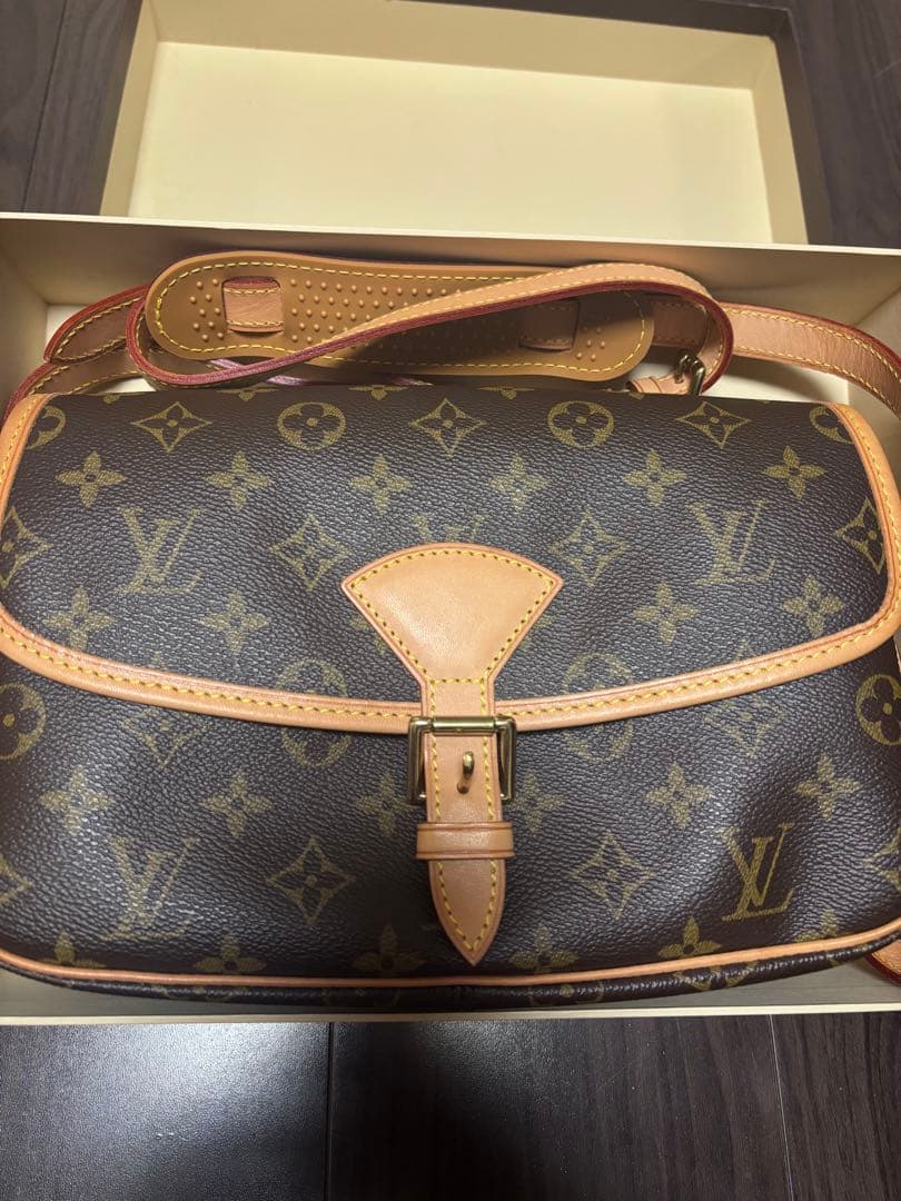 Louis Vuitton ショルダーバッグ ソローニュ