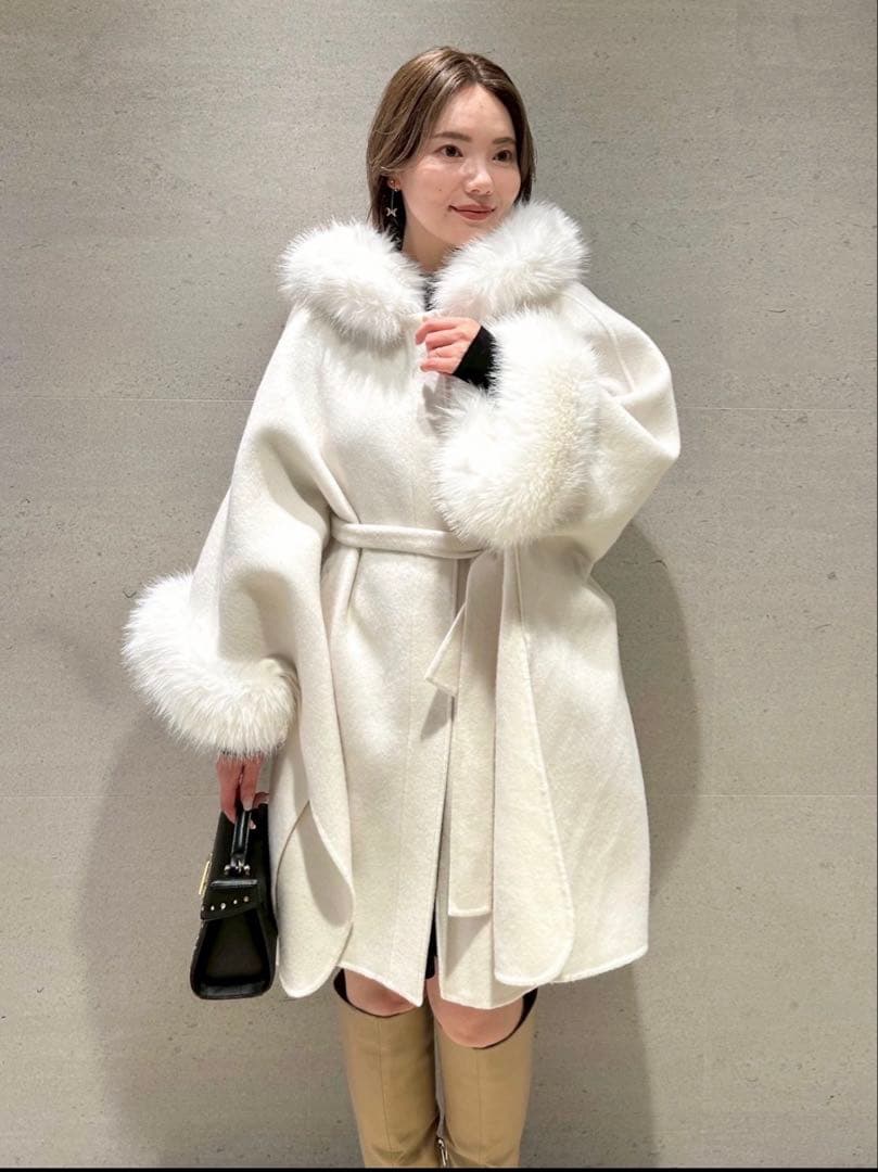 2024年秋冬CELFORD ファーポンチョコート新品未使用タグ付き♡