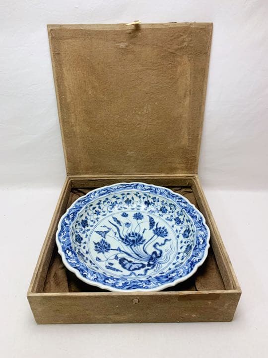 中国古董 北平 故宮保管委員會 重慶金陵 大明宣徳年製 青花染付 蓮文輪花鉢 箱