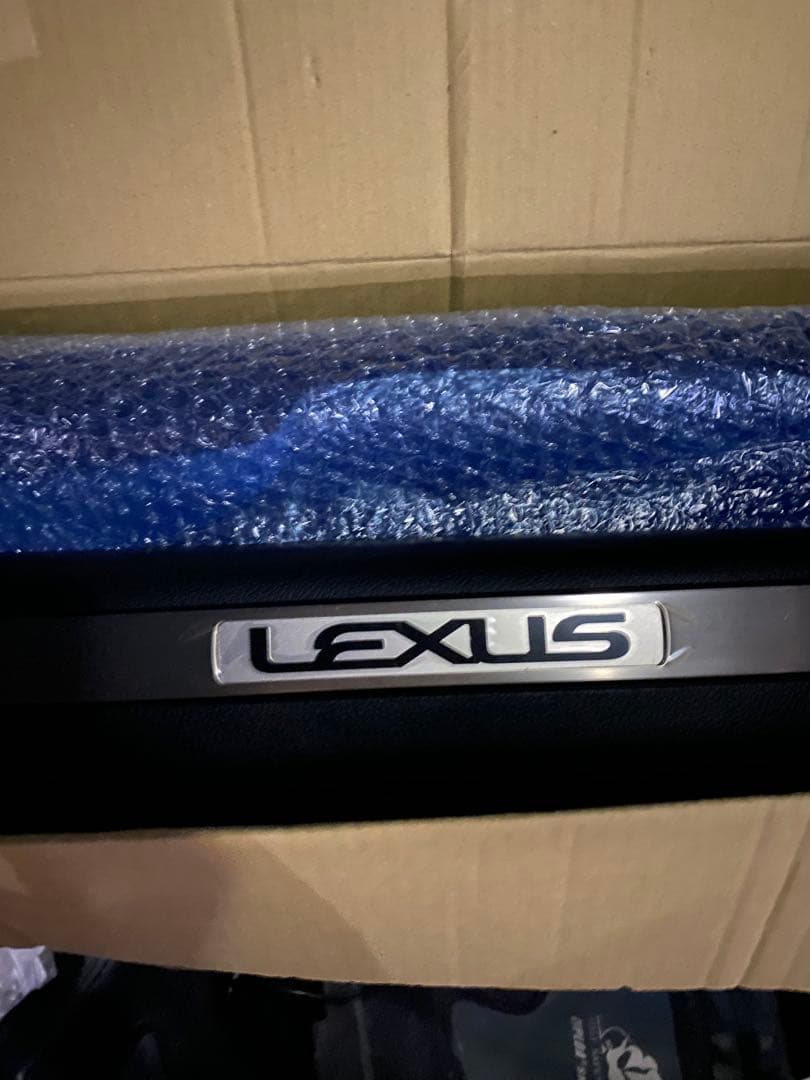 LEXUS 内装パーツ ロゴ入り　純正