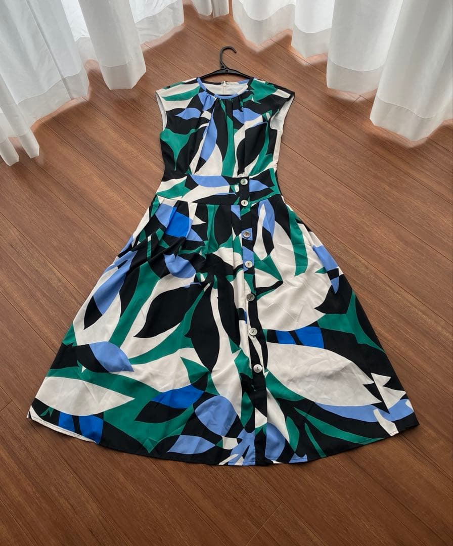 PINKY&DIANNE ピンキー アンド ダイアン　リーフプリントワンピース