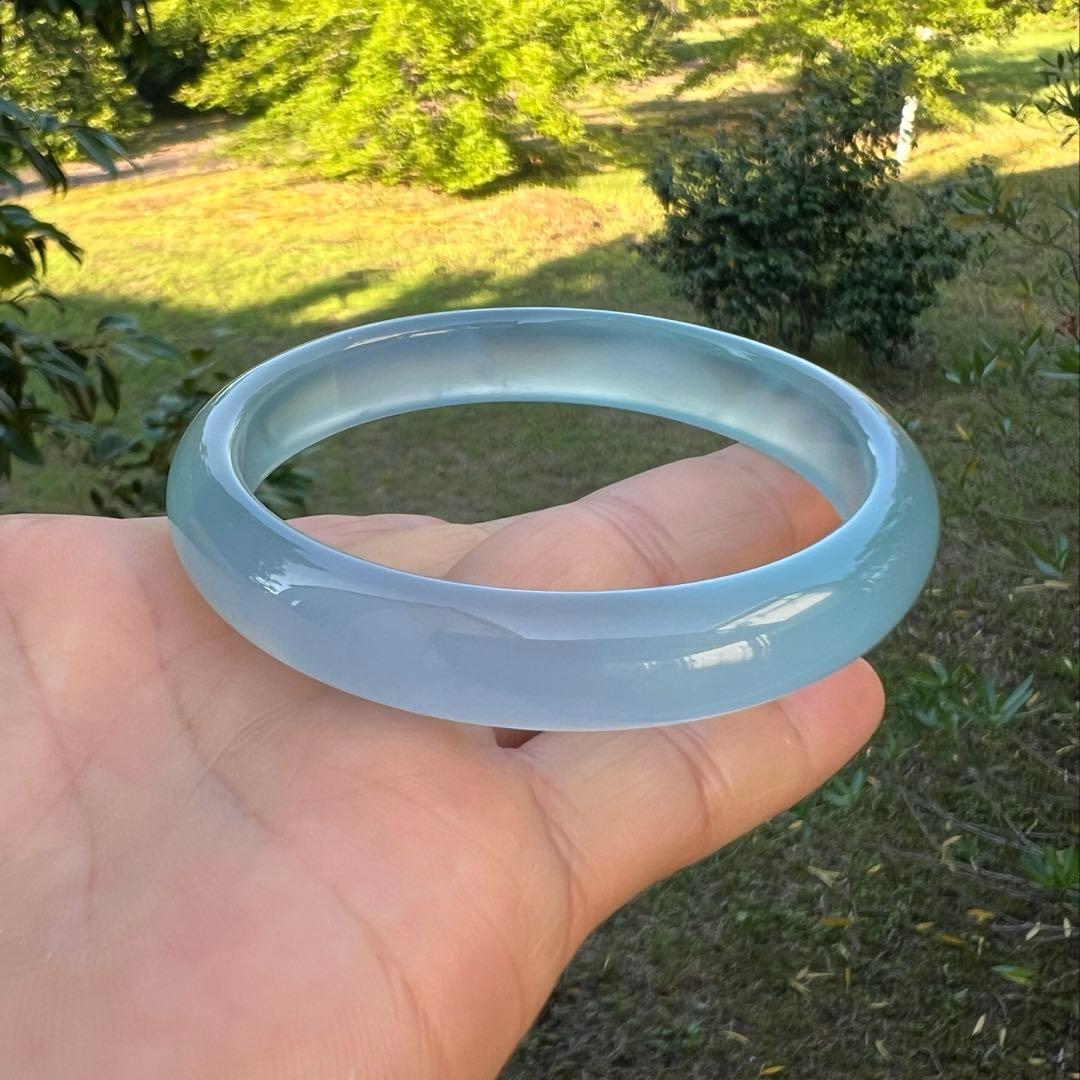 天然ミャンマー産Aランク翡翠スカイブルー模様がきらめくバンクルAB1079