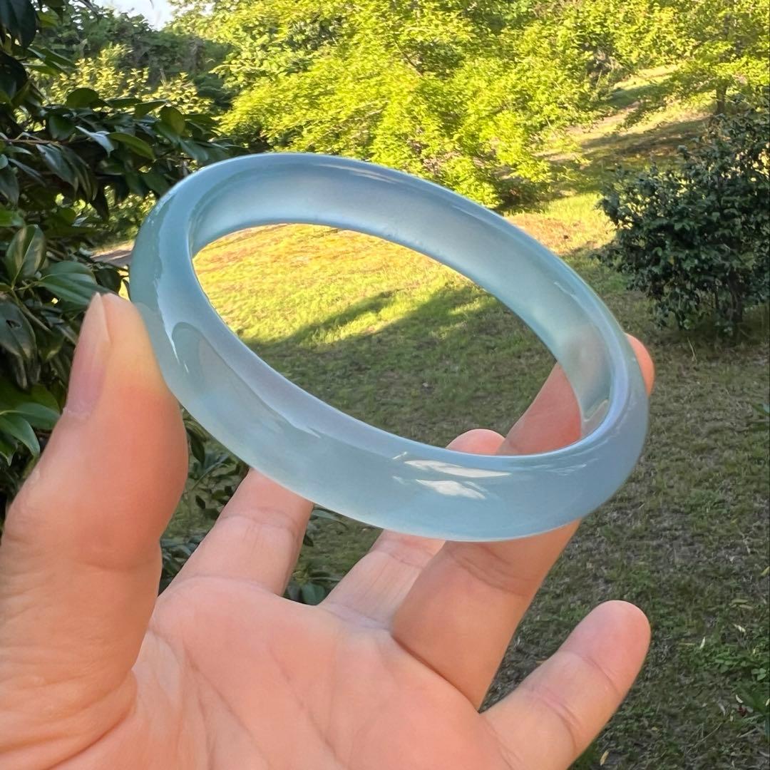 天然ミャンマー産Aランク翡翠スカイブルー模様がきらめくバンクルAB1079