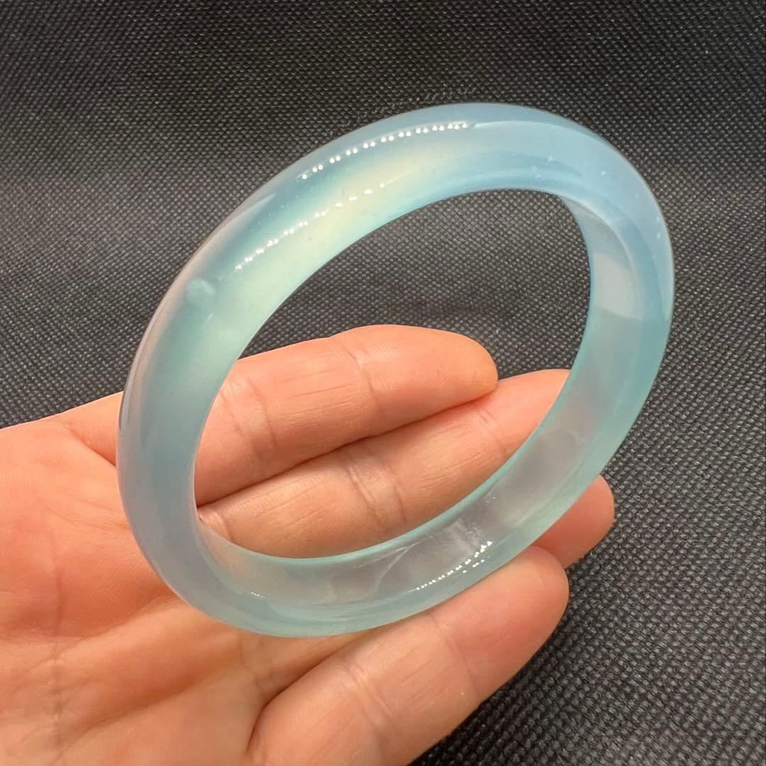 天然ミャンマー産Aランク翡翠スカイブルー模様がきらめくバンクルAB1079