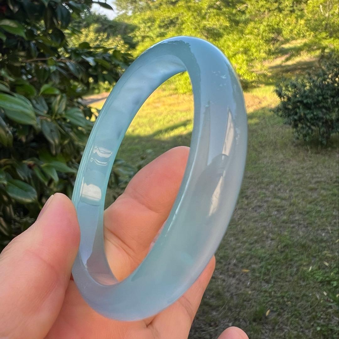 天然ミャンマー産Aランク翡翠スカイブルー模様がきらめくバンクルAB1079