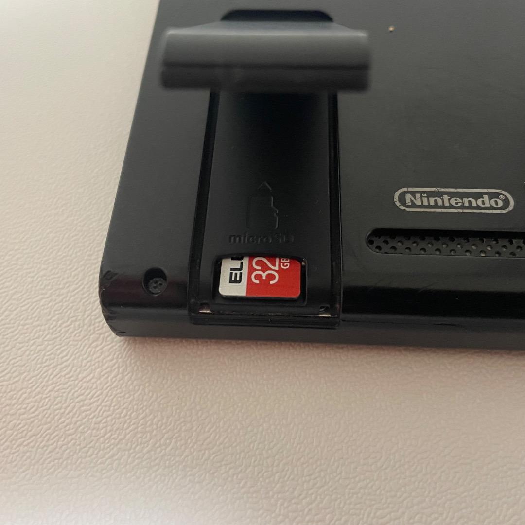 Nintendo Switch 本体とドッグ