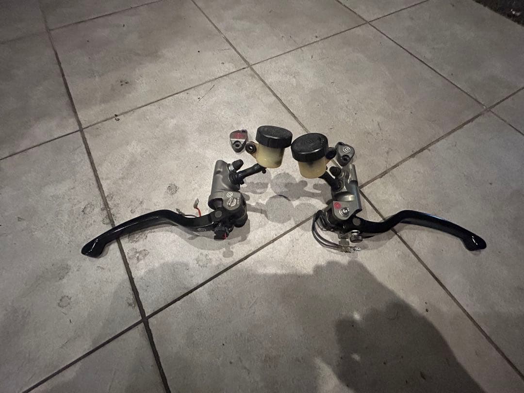 ブレンボ　ラジアルマスター　左右セット　機械式スイッチ付き